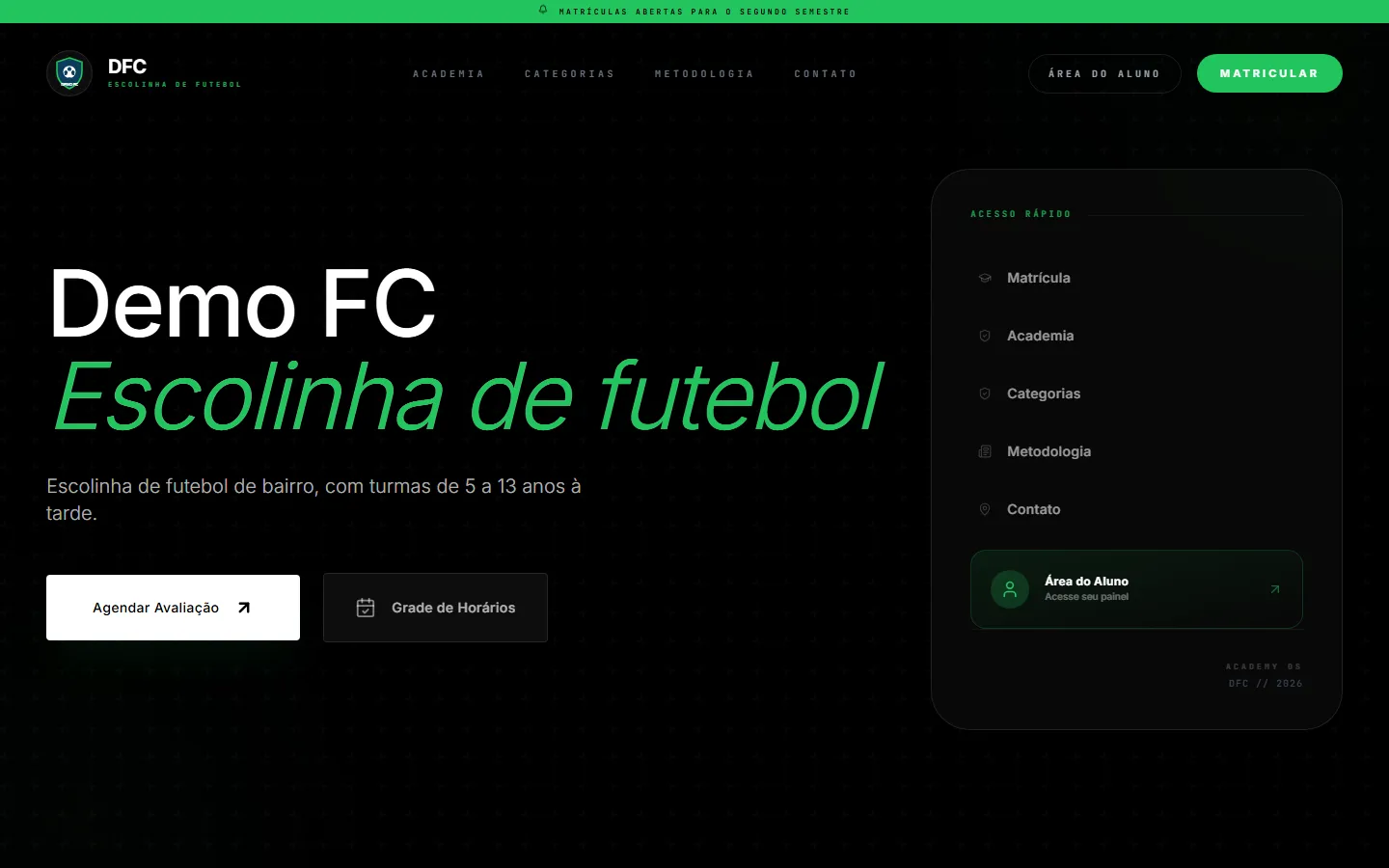 Site próprio de uma escolinha, com escudo, turmas e pré-matrícula